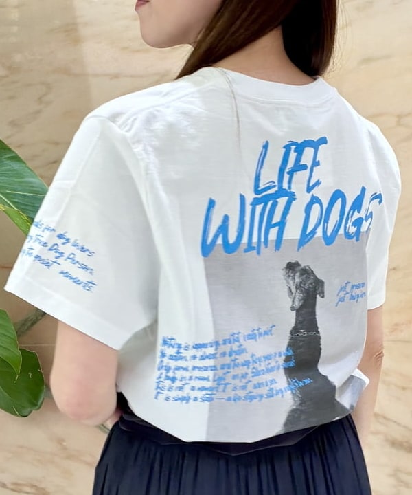 関 桂子さんの「BEAMS WOMEN｜【別注】NOMADIS / for Dog Lovers Tシャツ」を使ったコーディネート