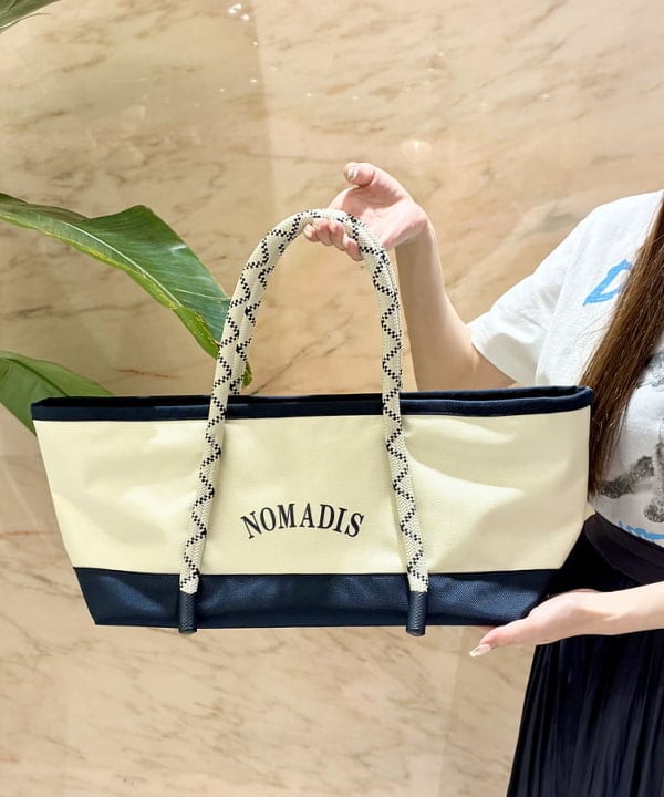 関 桂子さんの「BEAMS WOMEN｜【別注】NOMADIS / for Dog Lovers Tシャツ」を使ったコーディネート