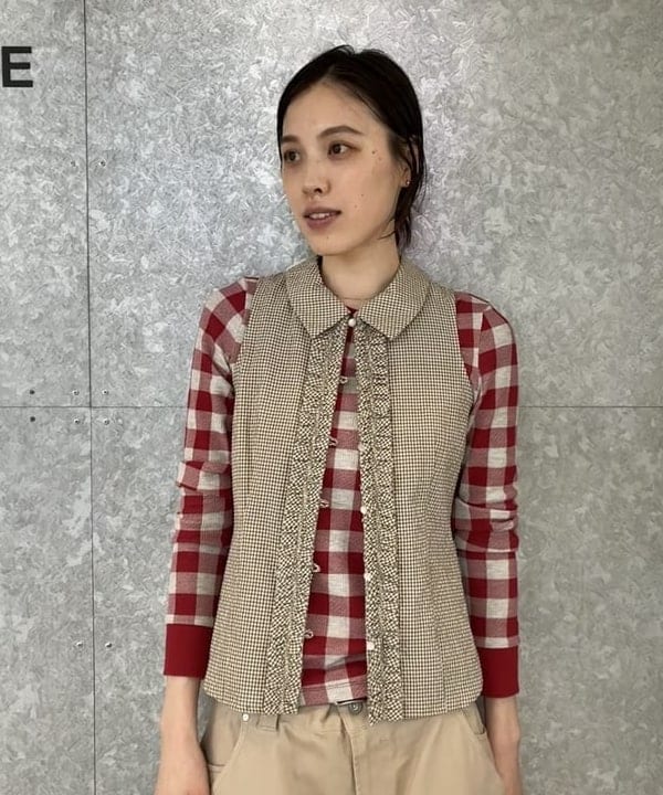 神坂 莉子さんの「BEAMS WOMEN｜サッカー チェック フリル ノースリーブ」を使ったコーディネート
