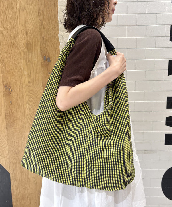 amaさんの「BEAMS WOMEN｜チェック トライアングル バッグ」を使ったコーディネート