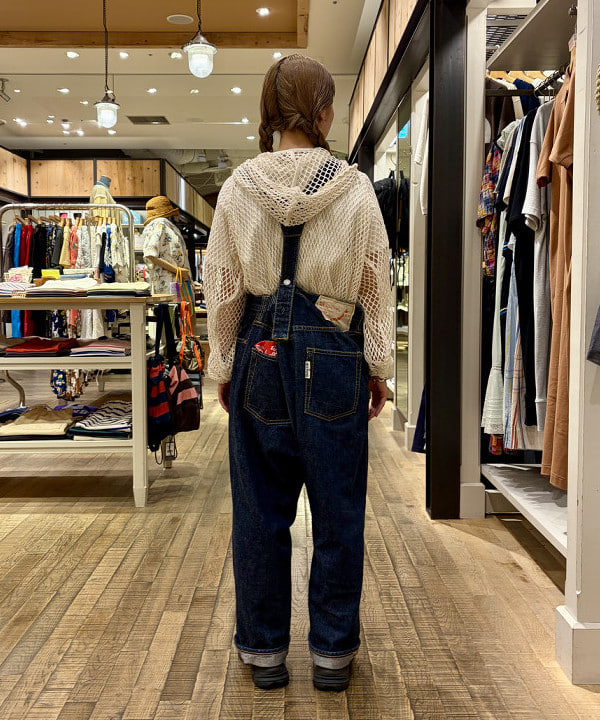 たぐみさんの「BEAMS WOMEN｜【別注】ELEPHANT BRAND / デッドストックフェード 下鼻 バンダナ」を使ったコーディネート
