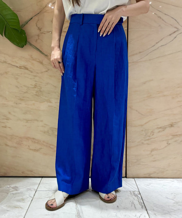 関 桂子さんの「BEAMS WOMEN｜【別注】スタイリスト佐藤佳菜子 &times; SLOANE / リブ クルーネック フレンチスリーブ トップス」を使ったコーディネート