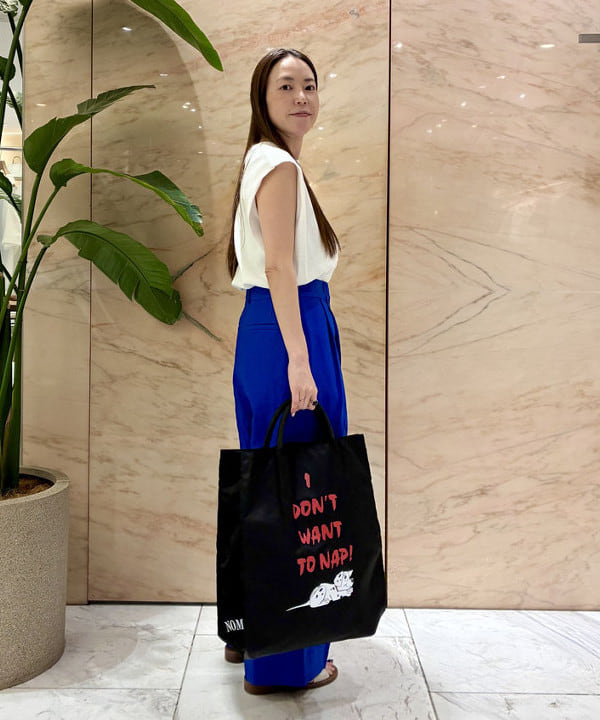 関 桂子さんの「BEAMS WOMEN｜【別注】スタイリスト佐藤佳菜子 &times; SLOANE / リブ クルーネック フレンチスリーブ トップス」を使ったコーディネート