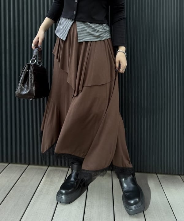 松本 佳菜子さんの「BEAMS WOMEN｜ランダム レースヘム スカート」を使ったコーディネート