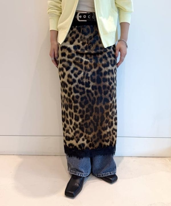 松本 佳菜子さんの「BEAMS WOMEN｜ベロア プリント レース ヘム スカート」を使ったコーディネート