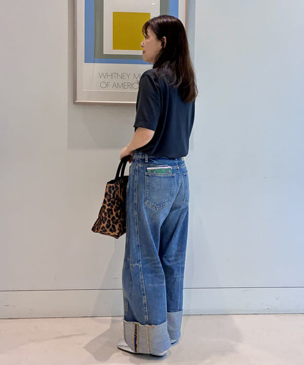 住吉　明佳さんの「BEAMS WOMEN｜【別注】スタイリスト佐藤佳菜子 &times; SLOANE / ウール混 クルーネック  Tシャツ」を使ったコーディネート