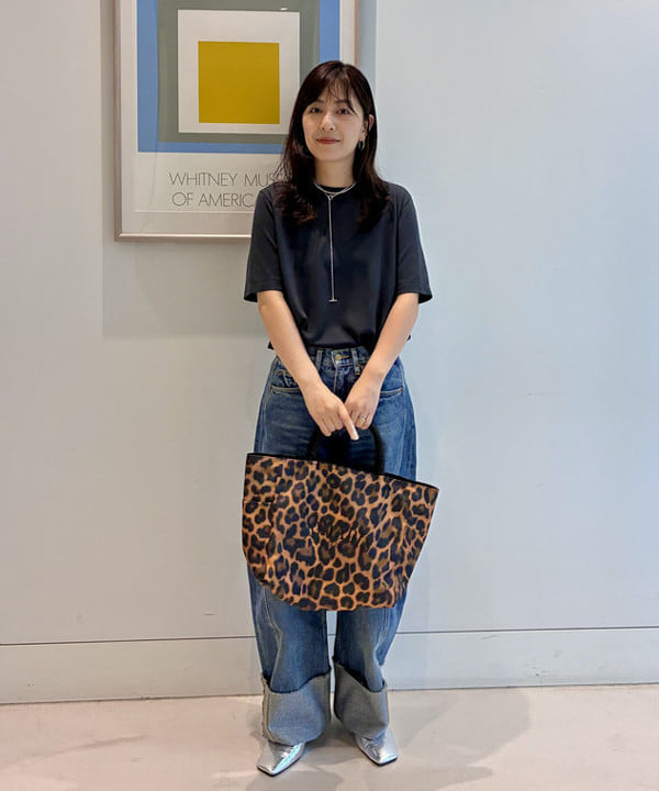 住吉　明佳さんの「BEAMS WOMEN｜【別注】スタイリスト佐藤佳菜子 &times; SLOANE / ウール混 クルーネック  Tシャツ」を使ったコーディネート