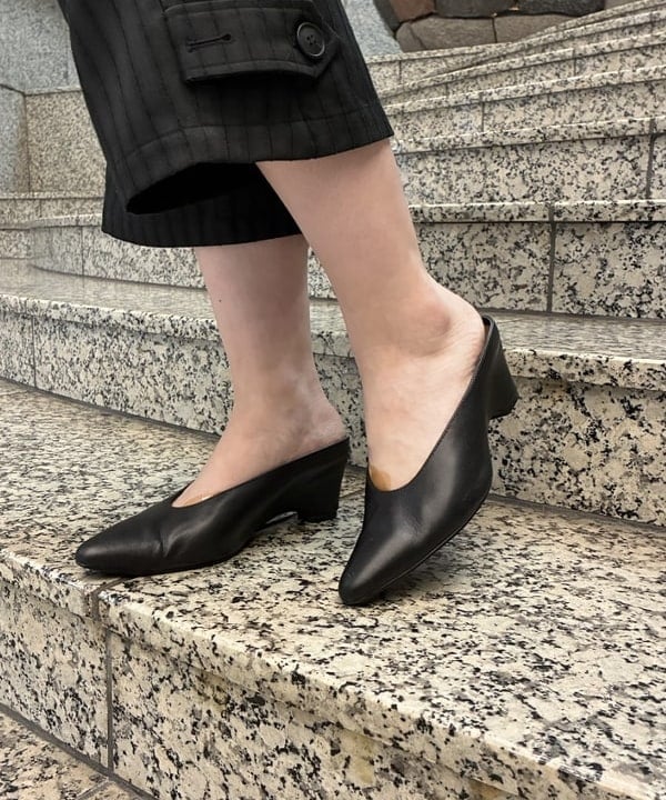 amiriさんの「BEAMS WOMEN｜レザーラップ ミュール」を使ったコーディネート