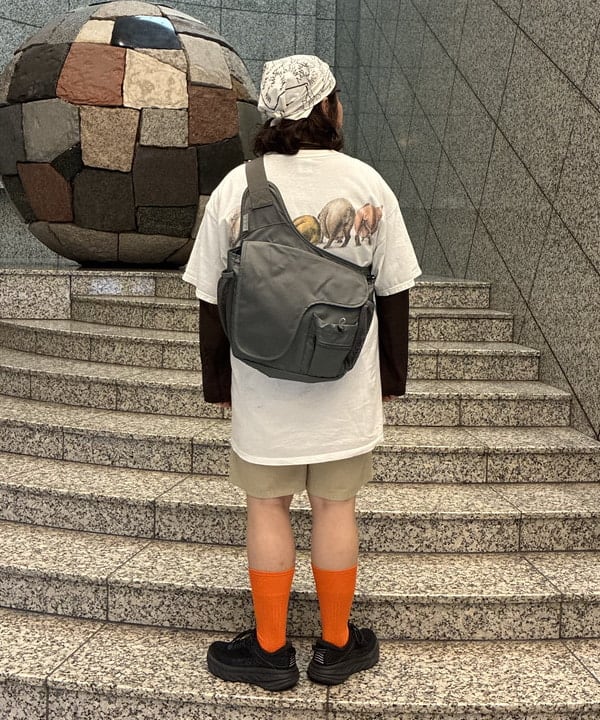 イガラシさんの「BEAMS WOMEN｜【別注】Gramicci / ツイル 2プリーツ ショーツ」を使ったコーディネート