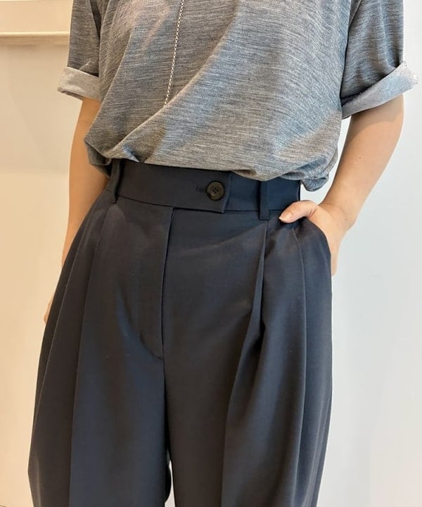 住吉　明佳さんの「BEAMS WOMEN｜【別注】スタイリスト佐藤佳菜子 &times; SLOANE / ウール混 クルーネック  Tシャツ」を使ったコーディネート