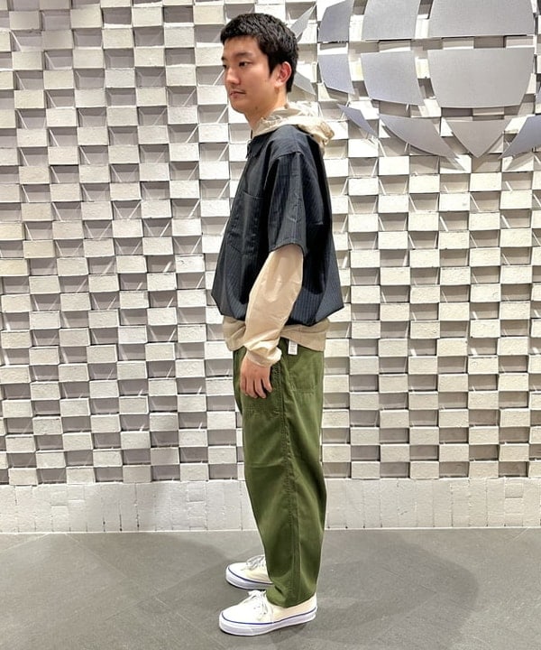 てらきたさんの「BEAMS WOMEN｜カットオフ ベイカーパンツ 【リラックスフィット】」を使ったコーディネート