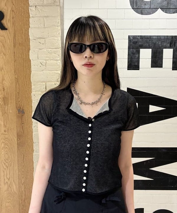 江口 息吹さんの「BEAMS WOMEN｜【別注】bLicensceLL / ビジュー 2WAY チェーン バッグ」を使ったコーディネート