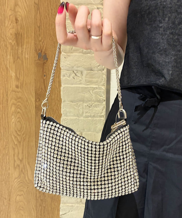 江口 息吹さんの「BEAMS WOMEN｜【別注】bLicensceLL / ビジュー 2WAY チェーン バッグ」を使ったコーディネート