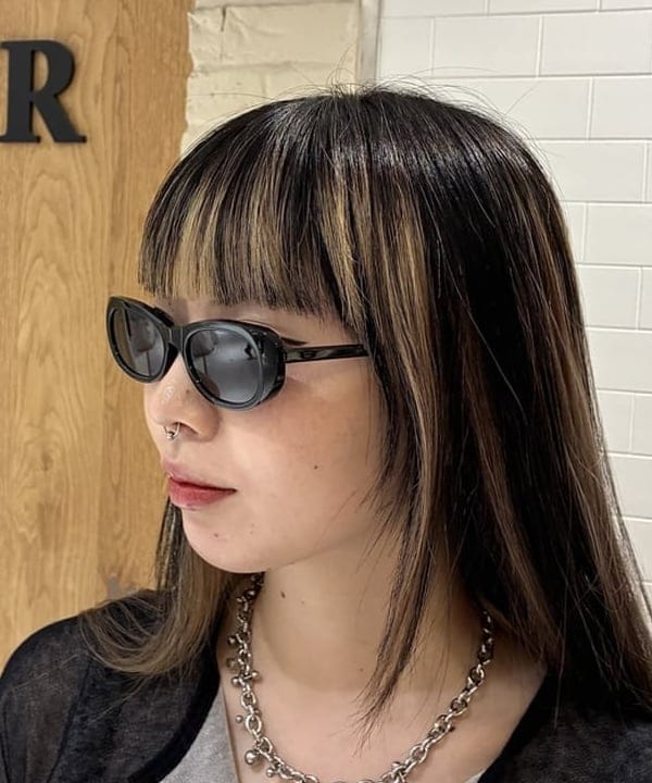 江口 息吹さんの「BEAMS WOMEN｜【別注】bLicensceLL / ビジュー 2WAY チェーン バッグ」を使ったコーディネート