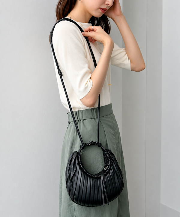shibataさんの「BEAMS WOMEN｜シンプル ボートネック ニット .M」を使ったコーディネート