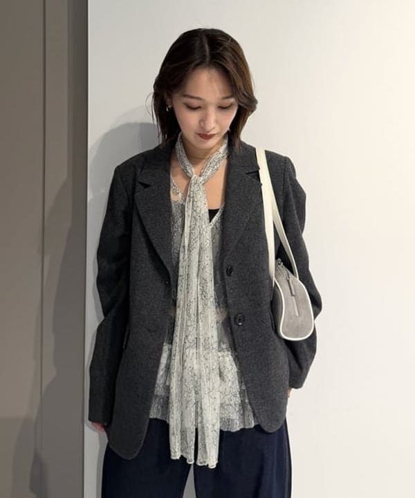 松本 佳菜子さんの「BEAMS WOMEN｜レース フリル ボウタイ ノースリーブ ブラウス」を使ったコーディネート