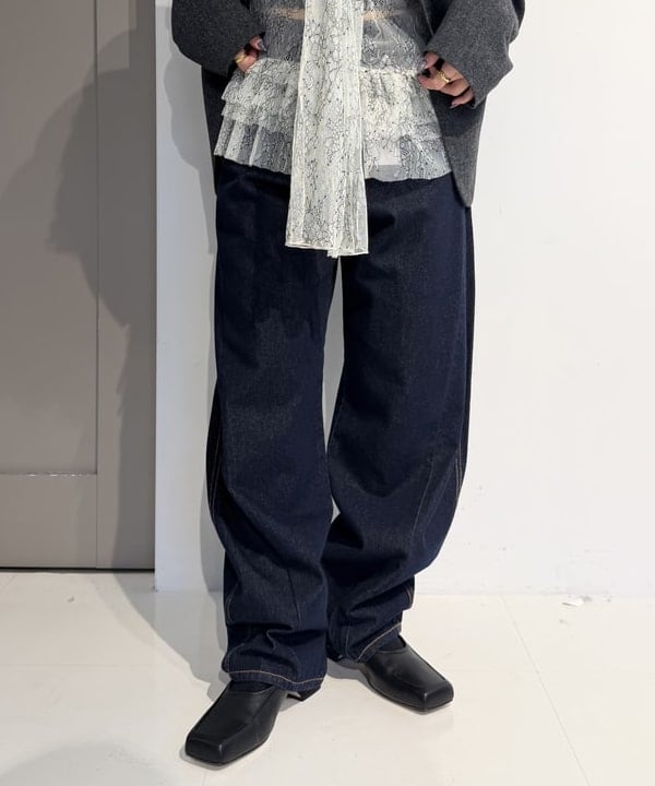 松本 佳菜子さんの「BEAMS WOMEN｜レース フリル ボウタイ ノースリーブ ブラウス」を使ったコーディネート