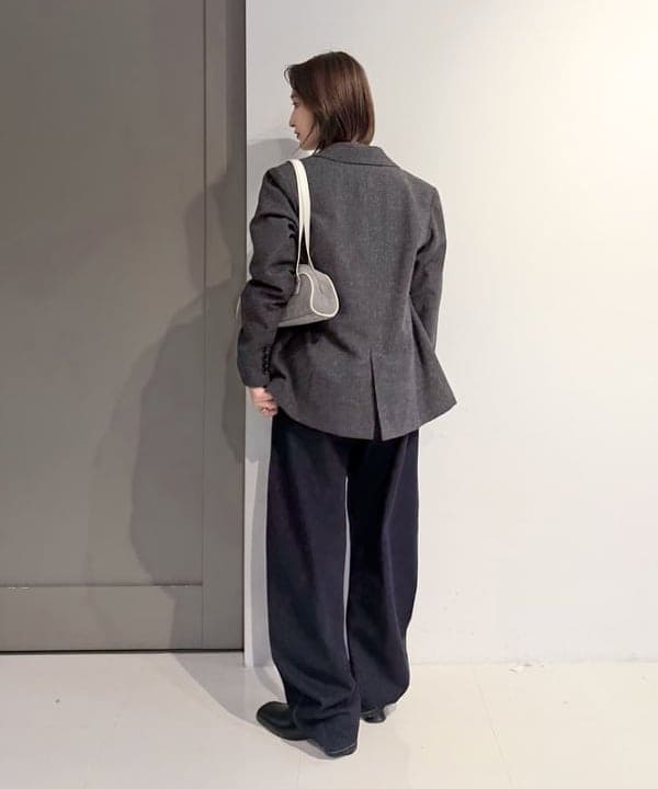 松本 佳菜子さんの「BEAMS WOMEN｜レース フリル ボウタイ ノースリーブ ブラウス」を使ったコーディネート