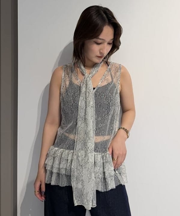 松本 佳菜子さんの「BEAMS WOMEN｜レース フリル ボウタイ ノースリーブ ブラウス」を使ったコーディネート