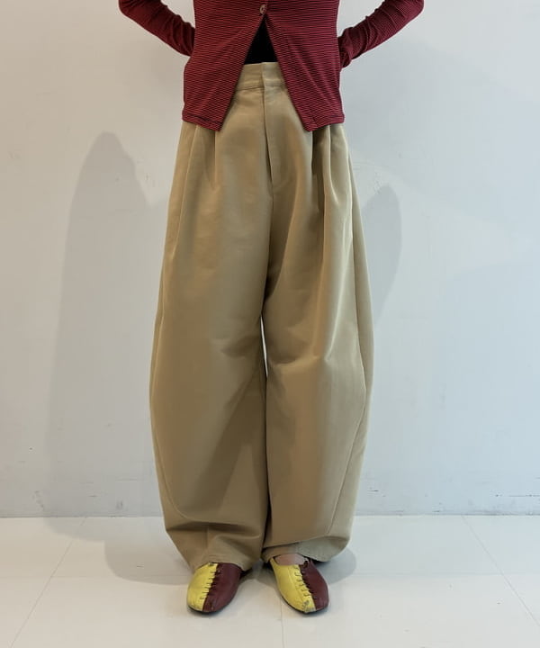 Hazukiさんの「BEAMS WOMEN｜2タック カーブ バレル チノパンツ」を使ったコーディネート