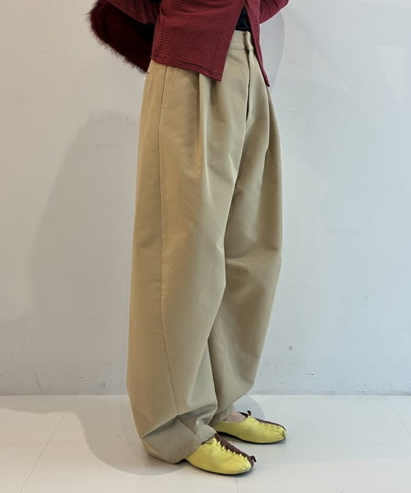 Hazukiさんの「BEAMS WOMEN｜2タック カーブ バレル チノパンツ」を使ったコーディネート