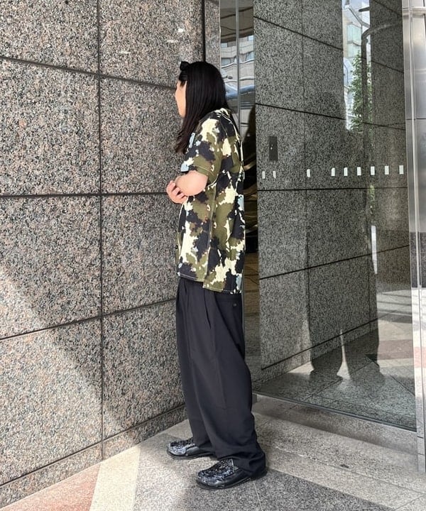菊田 悠さんの「BEAMS WOMEN｜ドライ 2プリーツ イージーパンツ」を使ったコーディネート