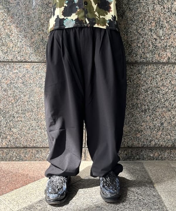 菊田 悠さんの「BEAMS WOMEN｜ドライ 2プリーツ イージーパンツ」を使ったコーディネート