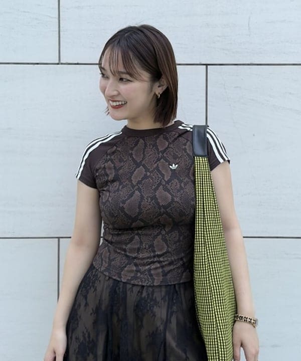 松本 佳菜子さんの「BEAMS WOMEN｜チェック トライアングル バッグ」を使ったコーディネート