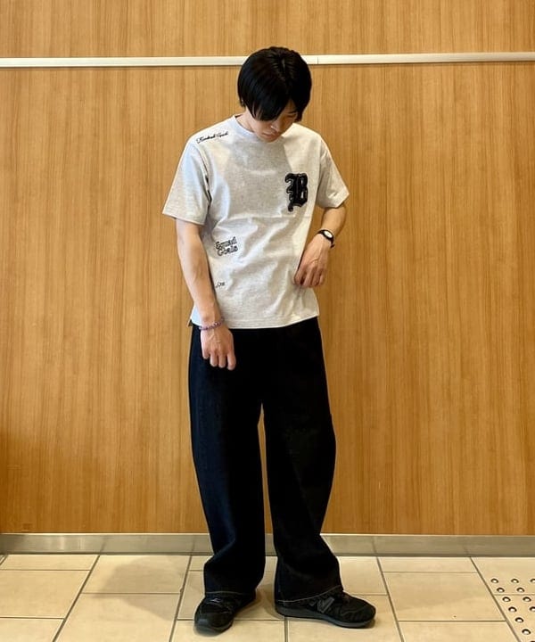 徽章刺繡字母短袖上衣
