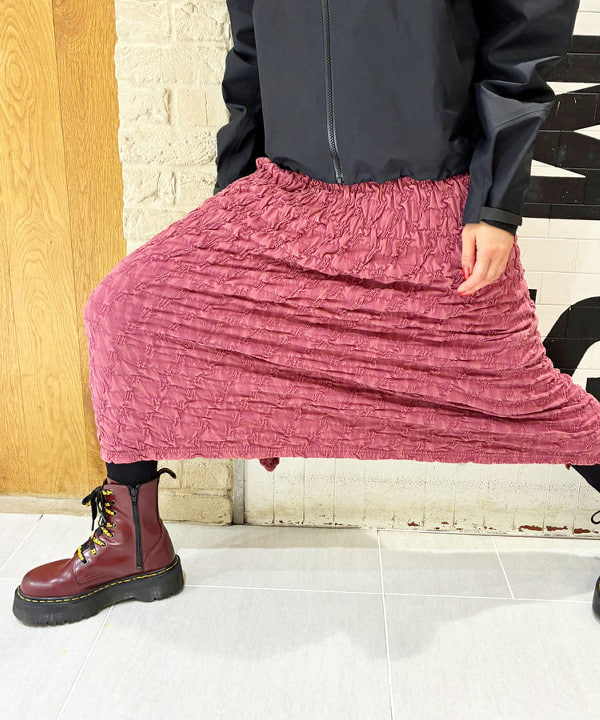 りかちょび/岸本梨佳さんの「BEAMS WOMEN｜カット シャーリング スカート」を使ったコーディネート