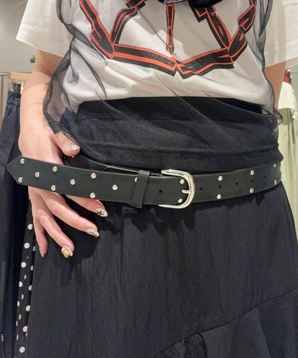 はっとりさんの「BEAMS WOMEN｜〈WOMEN〉FUJI ROCK FESTIVAL'26 / EISUKE HOSHI / P2A6E TEE」を使ったコーディネート