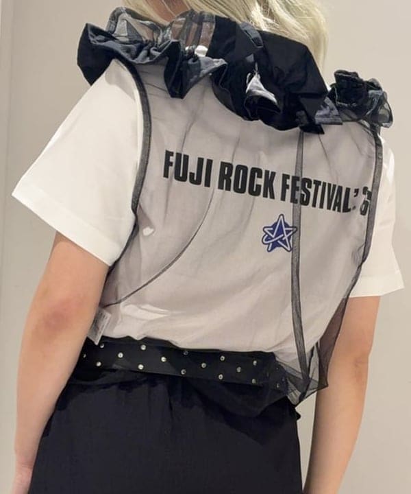 はっとりさんの「BEAMS WOMEN｜〈WOMEN〉FUJI ROCK FESTIVAL'26 / EISUKE HOSHI / P2A6E TEE」を使ったコーディネート