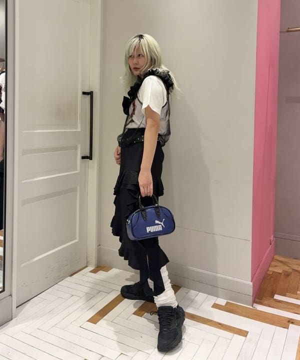 はっとりさんの「BEAMS WOMEN｜〈WOMEN〉FUJI ROCK FESTIVAL'26 / EISUKE HOSHI / P2A6E TEE」を使ったコーディネート