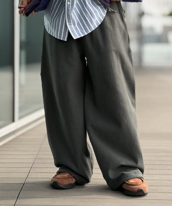 BAKU(東江 漠)さんの「【別注】Champion / リバースウィーブ（R）ワイド ペインターパンツ」を使ったコーディネート