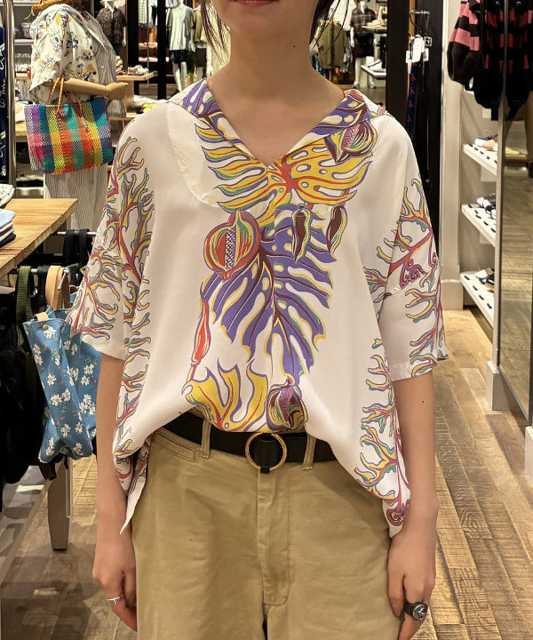にしだてさんの「BEAMS WOMEN｜【別注】SUN SURF / セーラー シャツ」を使ったコーディネート