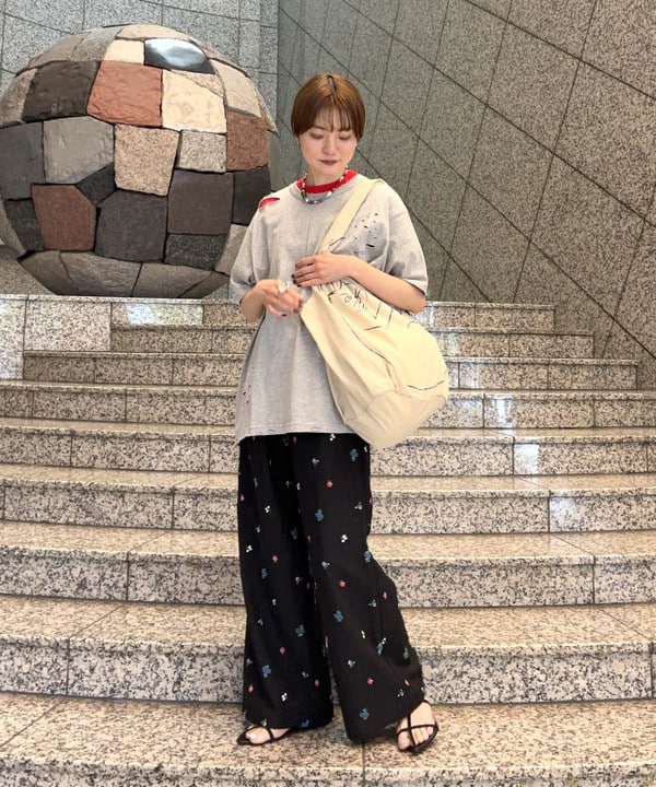 森本 理絵さんの「BEAMS WOMEN｜ポインテッド ヌードサンダル .M」を使ったコーディネート