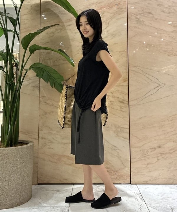 茂野 真楓さんの「BEAMS WOMEN｜COG THE BIGSMOKE / NELLY ノースリーブ トップス」を使ったコーディネート