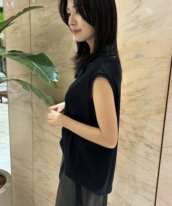 茂野 真楓さんの「BEAMS WOMEN｜COG THE BIGSMOKE / NELLY ノースリーブ トップス」を使ったコーディネート