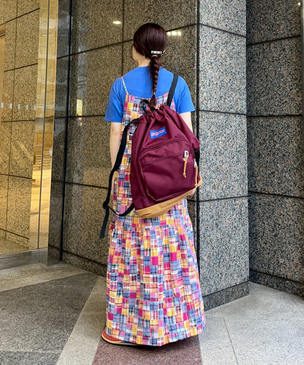 イシイ サオリさんの「BEAMS WOMEN｜JANSPORT &times; BEAMS / 別注 Pack & Go」を使ったコーディネート