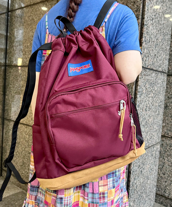 イシイ サオリさんの「BEAMS WOMEN｜JANSPORT &times; BEAMS / 別注 Pack & Go」を使ったコーディネート