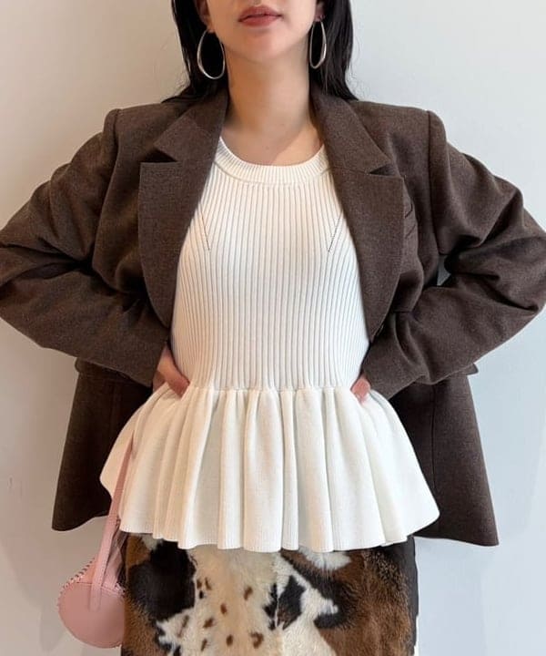 マツド ユメカさんの「BEAMS WOMEN｜ギャザー ペプラム ノースリーブ トップス」を使ったコーディネート