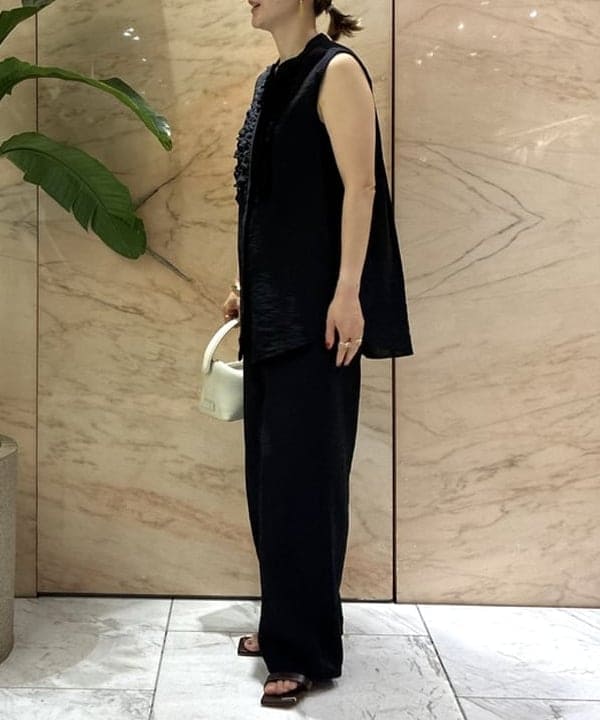 越智 里美さんの「BEAMS WOMEN｜レーヨンリネン フリルヨーク ブラウス」を使ったコーディネート