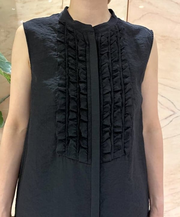 越智 里美さんの「BEAMS WOMEN｜レーヨンリネン フリルヨーク ブラウス」を使ったコーディネート