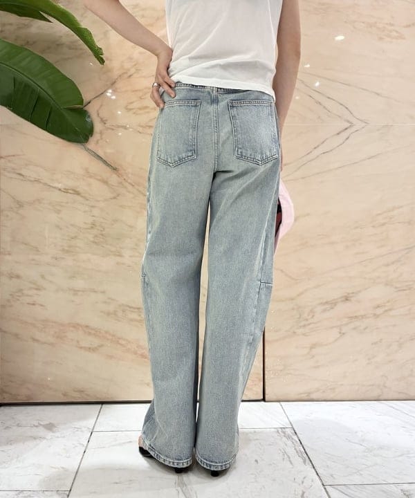 中丸　栞さんの「BEAMS WOMEN｜B SIDES / SLIM LASSO デニムパンツ」を使ったコーディネート