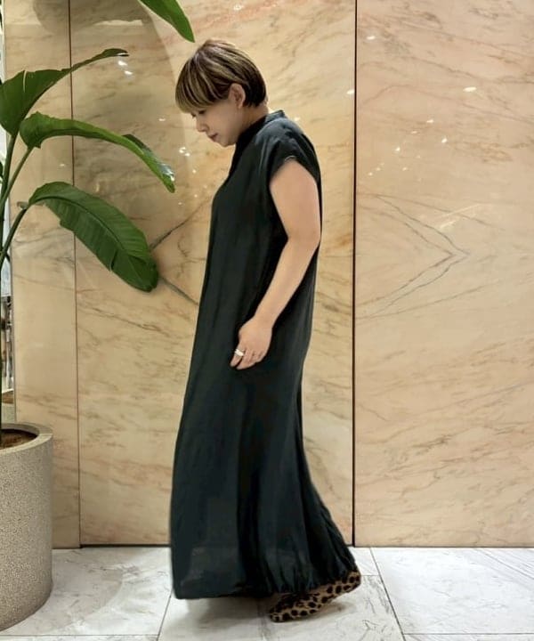 塚越 有紀さんの「BEAMS WOMEN｜TICCA / リネン フレンチスリーブ バルーン ワンピース」を使ったコーディネート