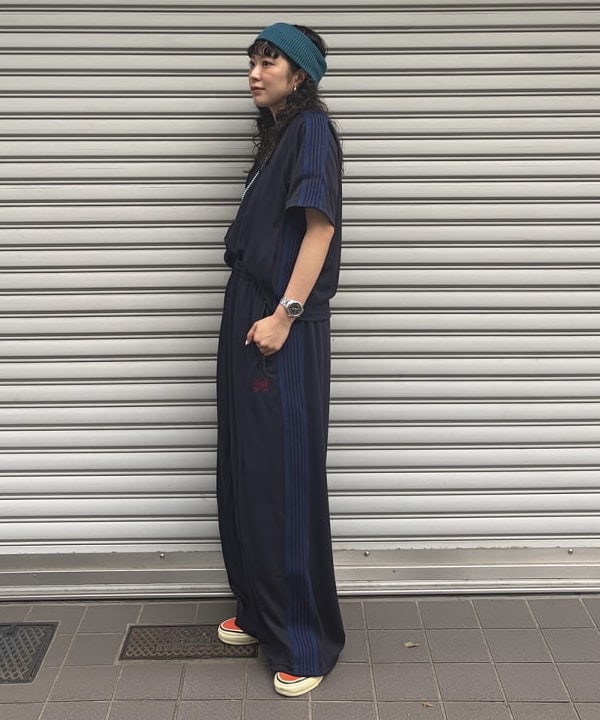 ばるたんさんの「BEAMS WOMEN｜【別注】NEEDLES / トラック ヒザデル パンツ」を使ったコーディネート