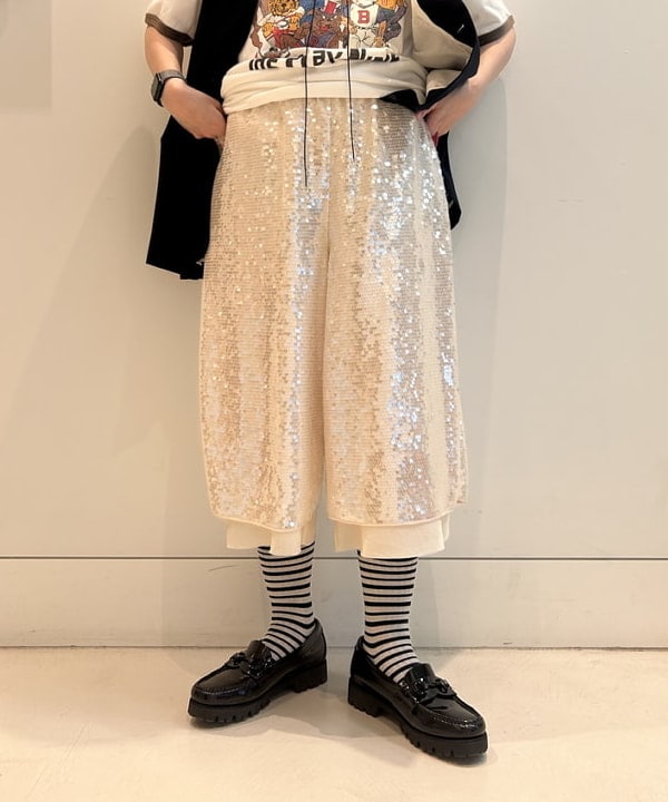 清水 彩乃さんの「BEAMS WOMEN｜maturely / ラメ ボーダー タビ ソックス」を使ったコーディネート