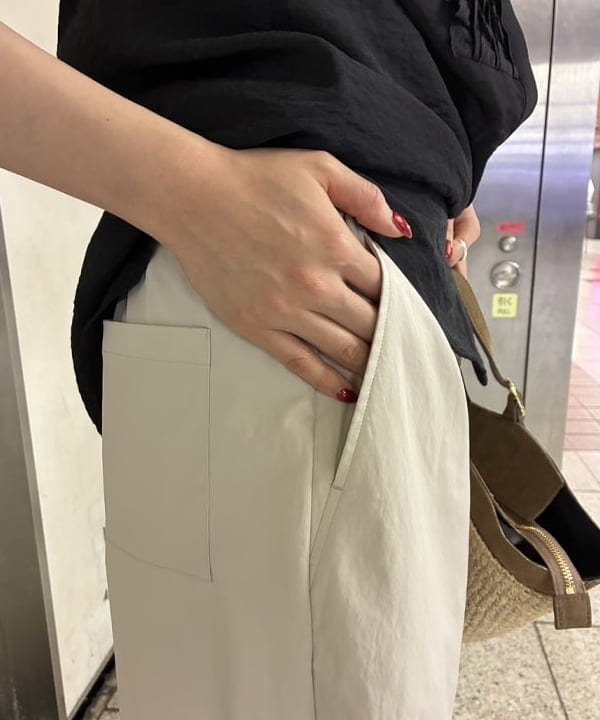 中平 あみさんの「BEAMS WOMEN｜レーヨンリネン フリルヨーク ブラウス」を使ったコーディネート