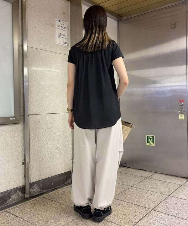 中平 あみさんの「BEAMS WOMEN｜レーヨンリネン フリルヨーク ブラウス」を使ったコーディネート