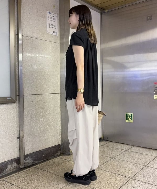 中平 あみさんの「BEAMS WOMEN｜レーヨンリネン フリルヨーク ブラウス」を使ったコーディネート